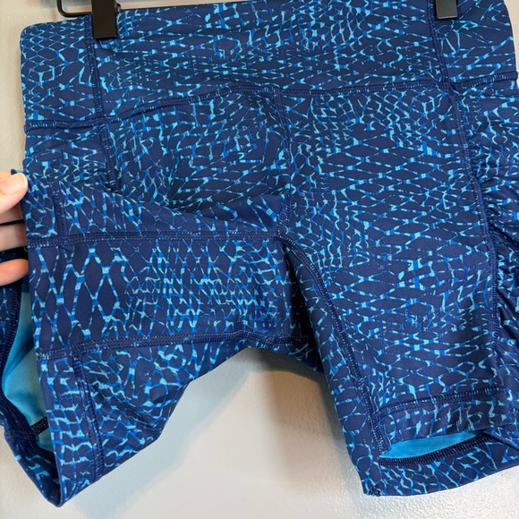 Lululemon sz 8 Luxtreme Speed Track Bike Shorts Samba Snake Blue Ruched Running - Picture 4 of 6